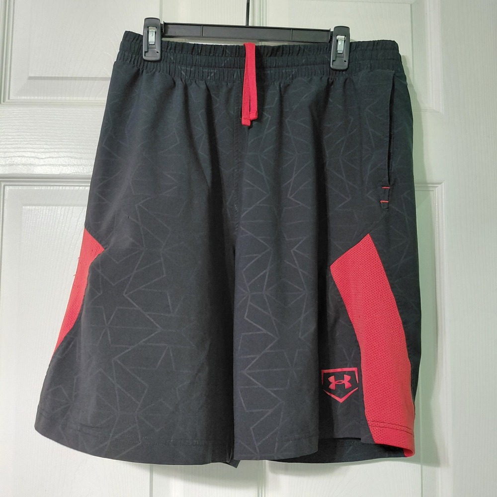 Under Armour Mens Loose Fit Athletic Shorts Black Red Geometric Star Pattern LG